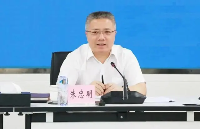 中共中央批准：朱忠明任上海市委副书记