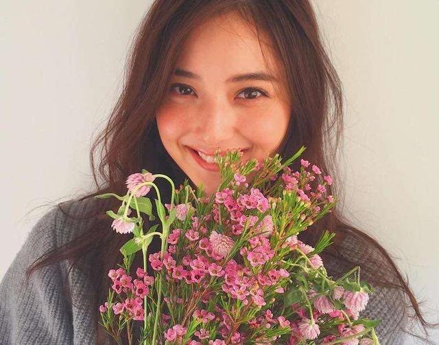 佐佐木希不离婚 力挺出轨丈夫：会让他振作起来