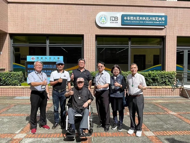 理事崔長風14日到新竹參觀明新大學半導體裝封測試類產線之基地