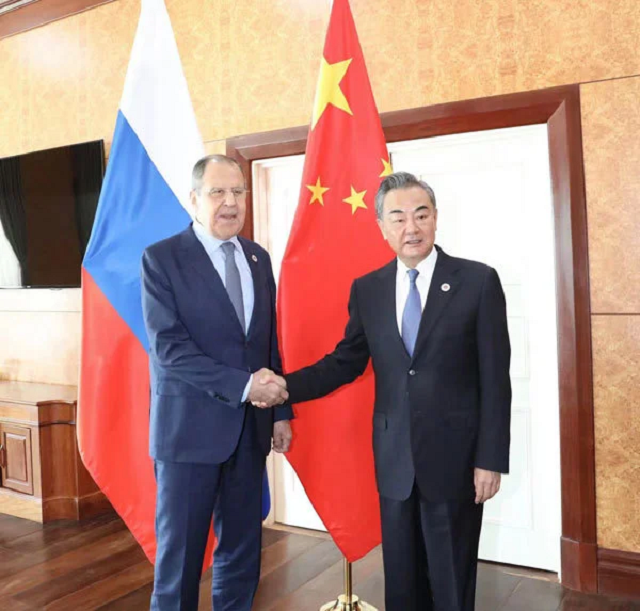 俄外长会晤王毅：美国一向横行霸道 注定没有前途