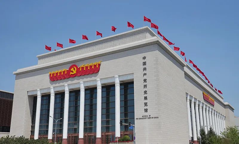 党的十九大以来以习近平同志为核心的党中央贯彻执行中央八项规定、推进作风建设综述