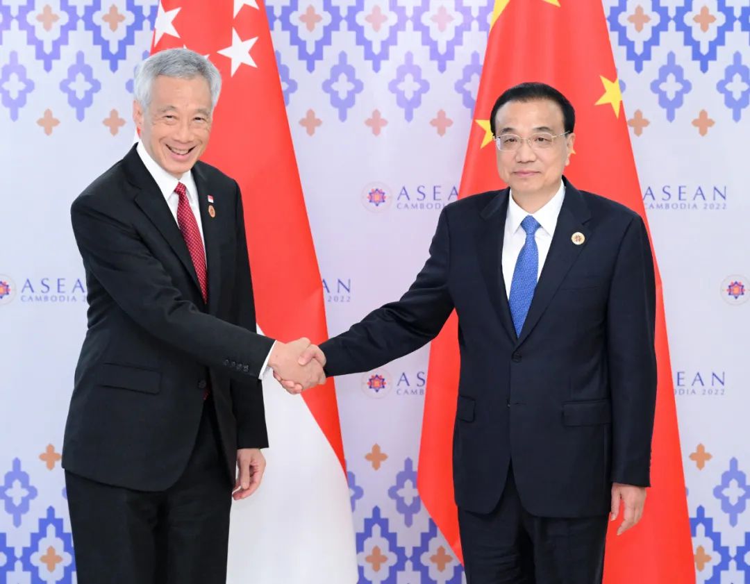 李克强会见新加坡总理李显龙