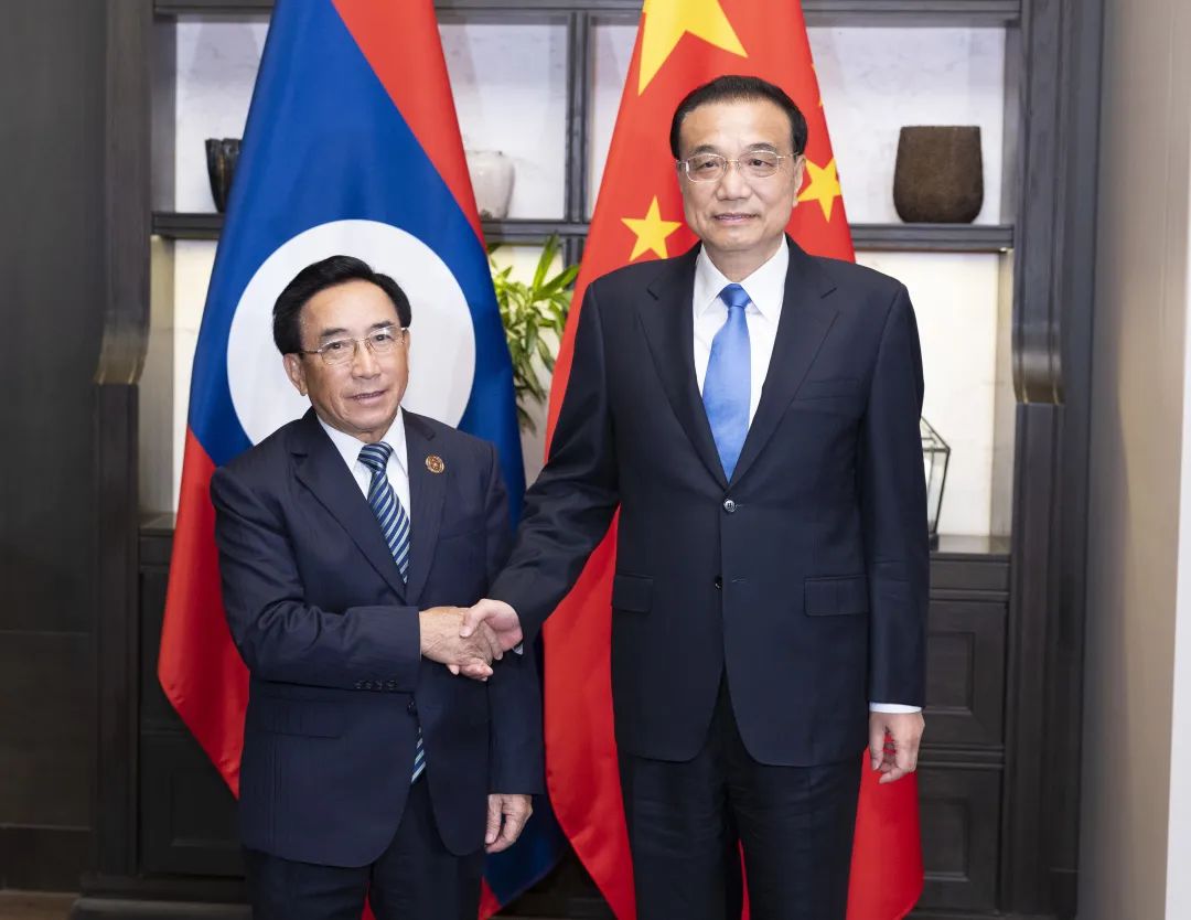 李克强会见老挝总理潘坎