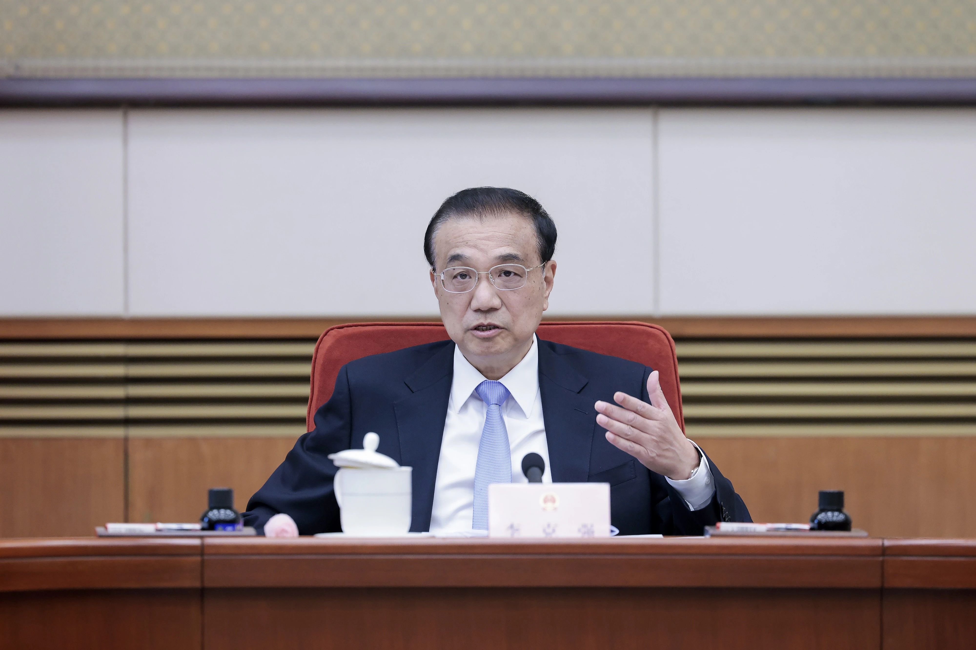 李克强主持召开国务院全体会议 讨论《政府工作报告（征求意见稿）》