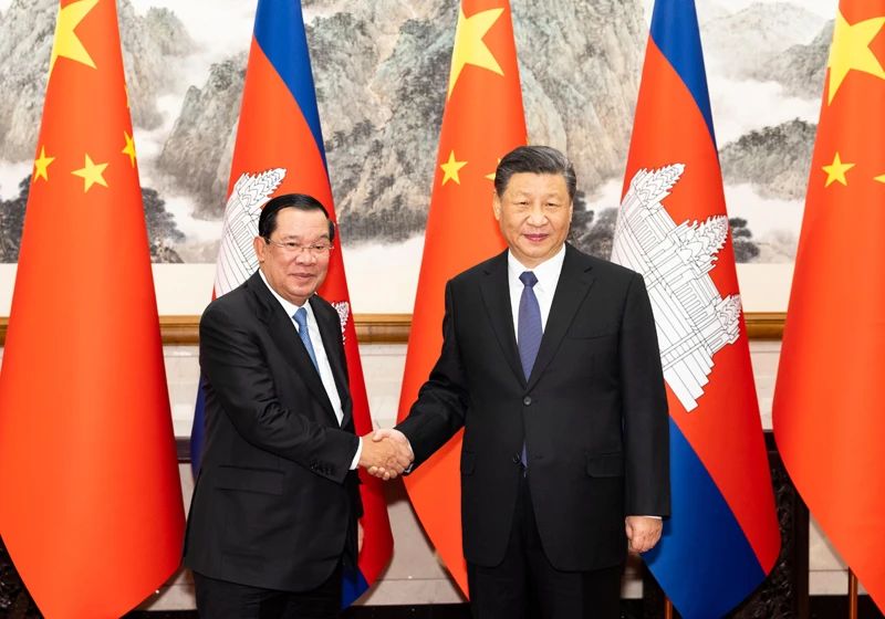习近平会见柬埔寨首相洪森