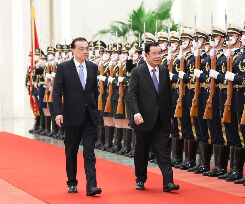 李克强同柬埔寨首相洪森举行会谈
