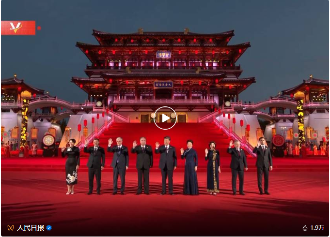 习近平主席夫妇欢迎中亚五国领导人和夫人并集体合影