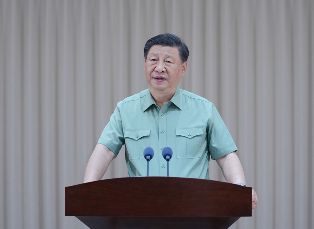 习近平视察东部战区机关