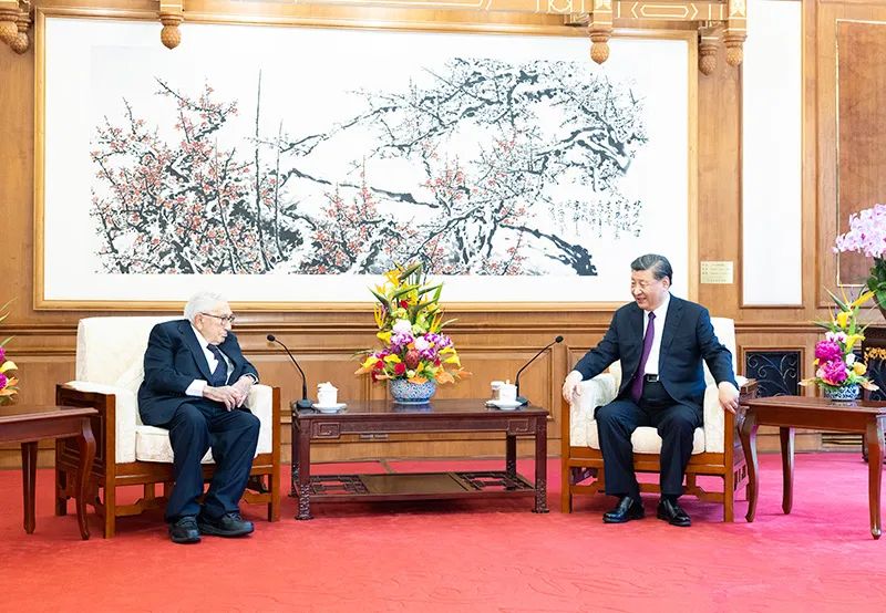 习近平会见美国前国务卿基辛格