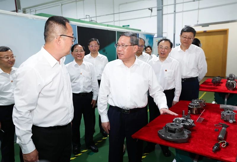 李强在上海市调研自贸试验区建设时强调 大力实施自贸试验区提升战略 积极开展高水平对外开放新探索